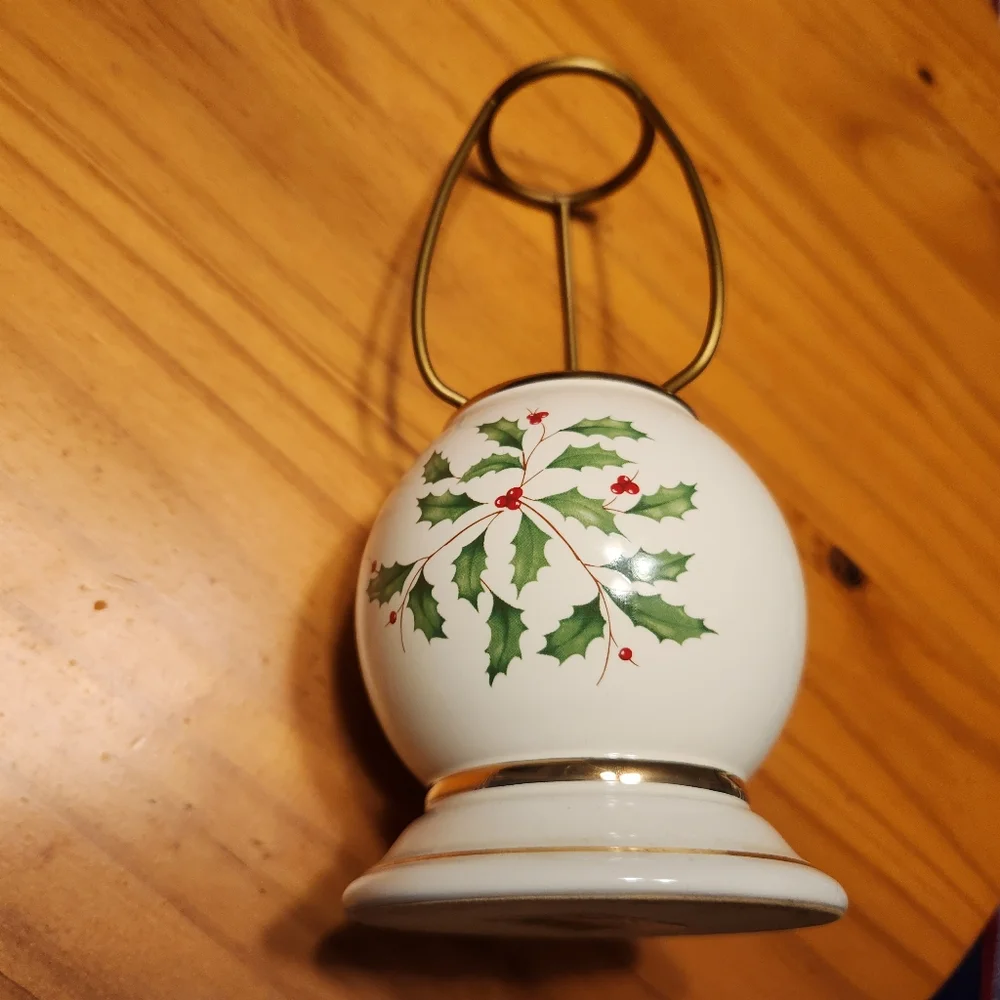 Lenox Holiday Candle Lamp W/ Holly & Berry Design 24K Gold Trim IN ORIGINAL BOX